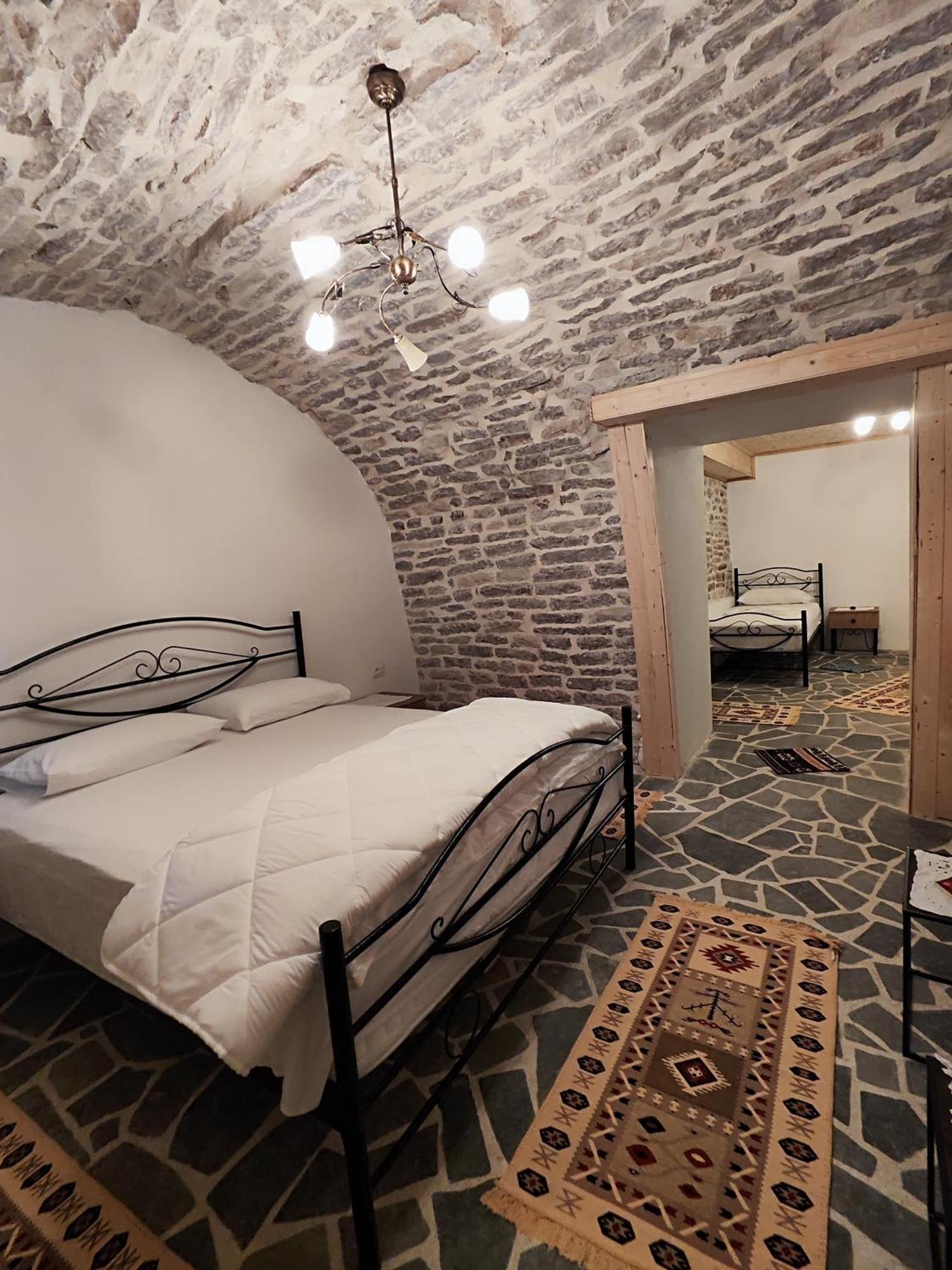 Couette-café Guri Gjirokastër